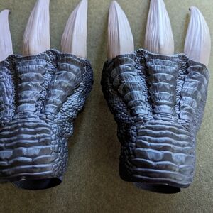 Kids Set of Jurassic World Dominion Therizinosaurus Claws